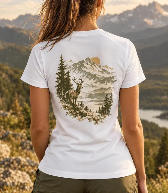 Dos de T-shirt blanc avec un paysage de montagne